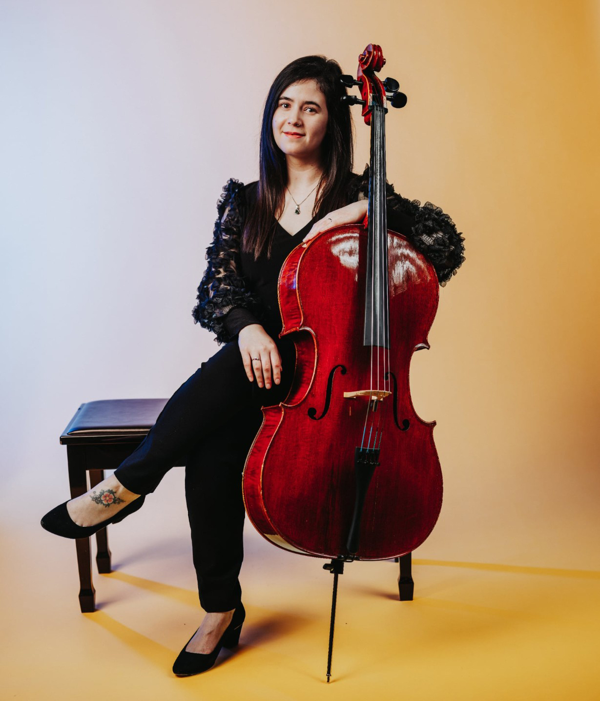 Rachelle Moore with cello